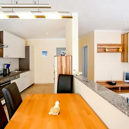 Rugia - Großer Garten, Hunde Willkommen Apartment